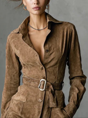ROBE CINTRÉE À COL CLASSIQUE, MANCHES LONGUES ET CEINTURE